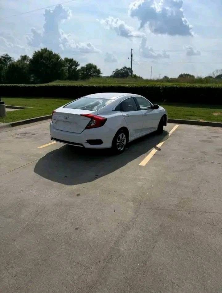 2020 Honda Civic lx 2.0L Turbo - Image 4