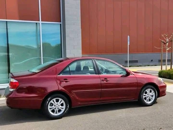 2005 Toyota Camry LE V6 - Image 12