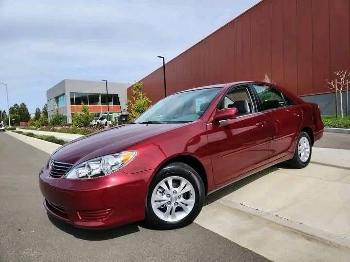 2005 Toyota Camry LE V6 - Image 10