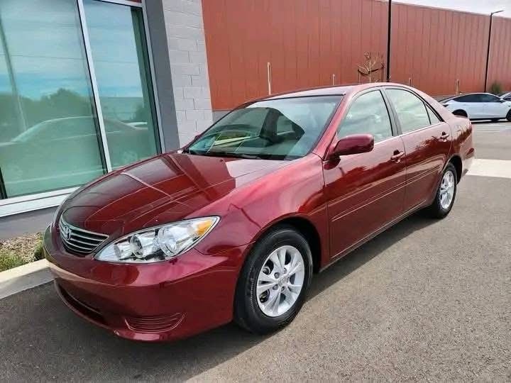 2005 Toyota Camry LE V6 - Image 11