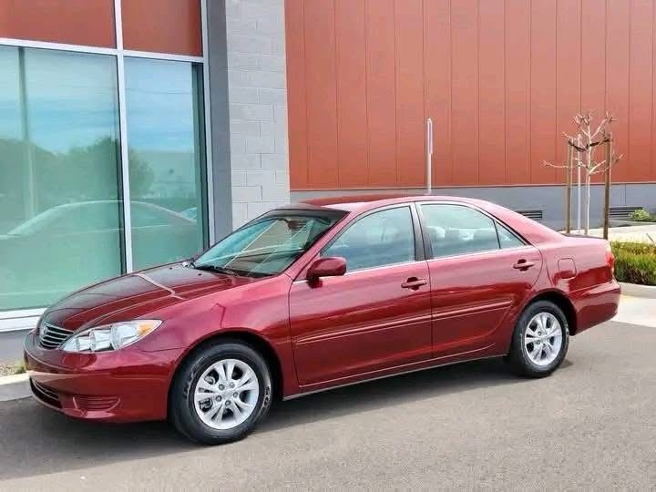2005 Toyota Camry LE V6 - Image 9