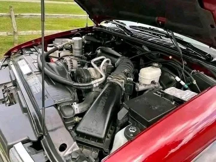 2003 Chevrolet S-10 ZR2 Extended Cab 4×4 - Image 3