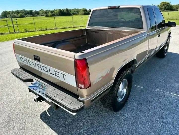 1997 Chevy Silverado 1500 Z71 4×4 - Image 3