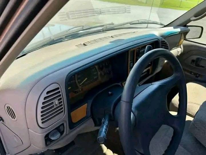 1997 Chevy Silverado 1500 Z71 4×4 - Image 8